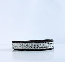 Ladda upp bild till gallerivisning, Saari